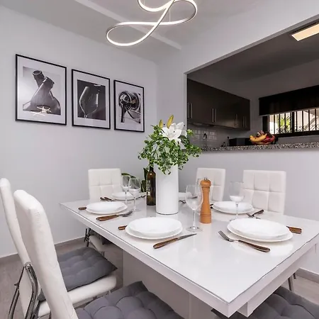 Cristian Sur Luxury 2 Bedroom Los Cristianos (Tenerife)